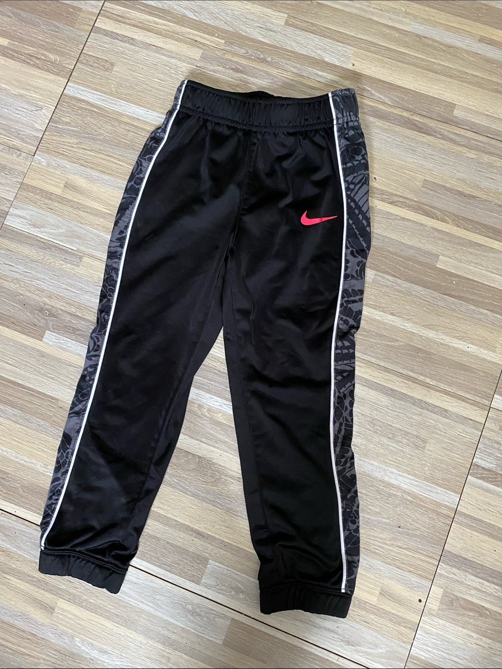 NIKE Dri Fit 2 piece track set size kids girls 5 - Picture 5 of 7